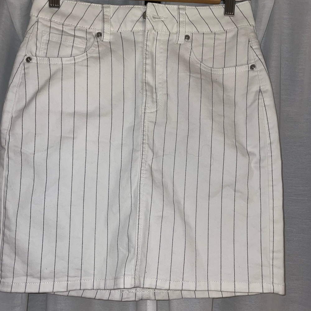 Dynamite White Striped skirt
